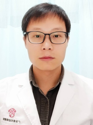 何伟健