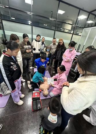 “拥抱生命，‘救’在身边”——aa3044永利集团番禺院区急诊科公益急救技能培训活动成功举办三期